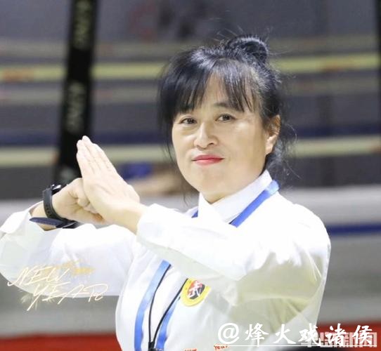 青岛故事|拳台赢,浪尖也赢!从散打女王到海上飞人,这位青岛阿姨太飒了 青岛故事|拳台赢,浪尖也赢!从散打女王到海上飞人,这位青岛阿姨太飒了